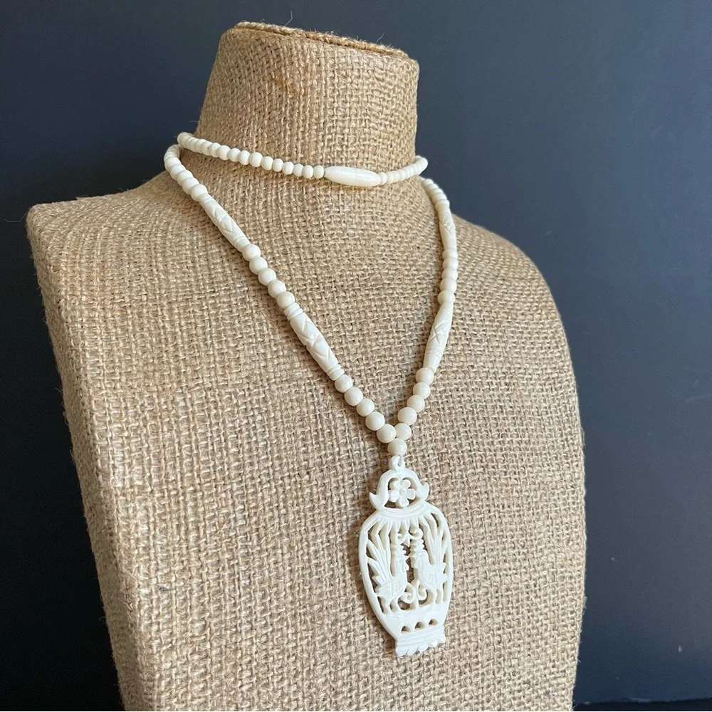 Elegant Carved bone Pendant Bead Necklace. - Picture 4 of 8
